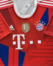 Laden Sie das Bild in den Galerie-Viewer, FC Bayern Sondertrikot 10 Jahre Deutscher Meister 2013-2022
