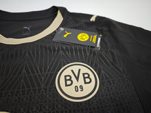 Laden Sie das Bild in den Galerie-Viewer, Borussia Dortmund 2026 Sondertrikot 100 Jahre Stadion Rote Erde AUTHENTIC