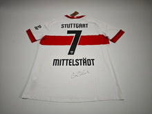 將圖片載入圖庫檢視器 VfB Stuttgart 2024-2025 Home Autogramm Signiert - Mittelstädt 7