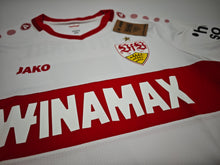 將圖片載入圖庫檢視器 VfB Stuttgart 2024-2025 Home Autogramm Signiert - Mittelstädt 7