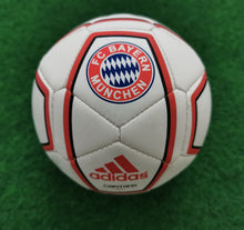 Laden Sie das Bild in den Galerie-Viewer, Fussball Adidas Auswahl Tango Comoequa Pelias wawa aba Glider Training Adipure