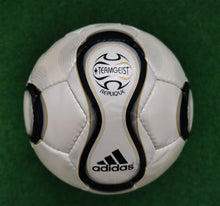 Load image into Gallery viewer, Fussball Adidas 2005-2008 Roteiro Teamgeist Europass Gloria Terrapass Sammler