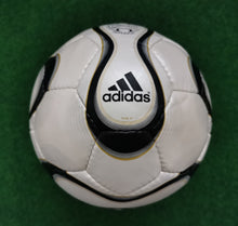 Cargar imagen en el visor de la galería, Fussball Adidas 2005-2008 Roteiro Teamgeist Europass Gloria Terrapass Sammler