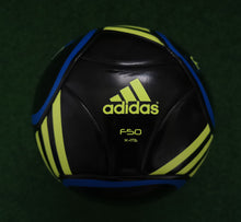 Cargar imagen en el visor de la galería, Fussball Adidas +F50 X-ite Glider Auswahl Sammlerstücke