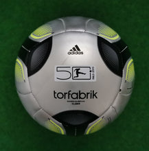 Load image into Gallery viewer, Fussball Adidas Torfabrik Bundesliga 2010-2015 Top Replique Training Glider