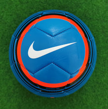 Laden Sie das Bild in den Galerie-Viewer, Fussball Nike Modelle T90 Mercurial Club Team u.a.