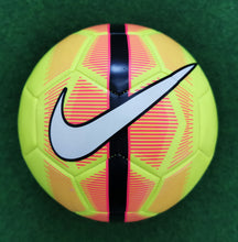 Cargar imagen en el visor de la galería, Fussball Nike Modelle T90 Mercurial Club Team u.a.