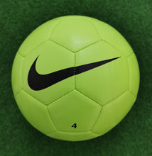 Cargar imagen en el visor de la galería, Fussball Nike Modelle T90 Mercurial Club Team u.a.