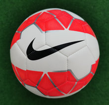 Load image into Gallery viewer, Fussball Nike Modelle Pitch &amp; Strike