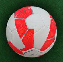 Laden Sie das Bild in den Galerie-Viewer, Fussball Nike Modelle Pitch &amp; Strike