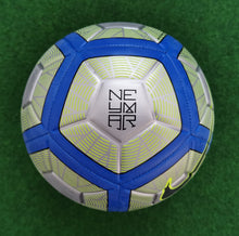 Cargar imagen en el visor de la galería, Fussball Nike Modelle Pitch &amp; Strike