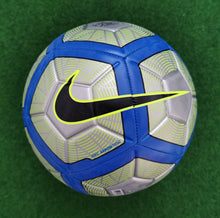 Load image into Gallery viewer, Fussball Nike Modelle Pitch &amp; Strike