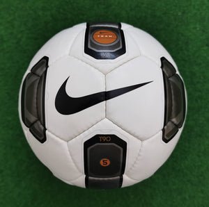 Fussball Nike Modelle T90 Mercurial Club Team u.a.