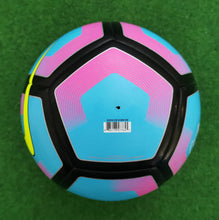 Laden Sie das Bild in den Galerie-Viewer, Fussball Nike Modelle Pitch &amp; Strike