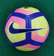 Laden Sie das Bild in den Galerie-Viewer, Football package I 10 balls as described
