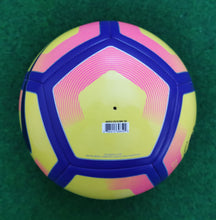 Laden Sie das Bild in den Galerie-Viewer, Fussball Nike Modelle Pitch &amp; Strike