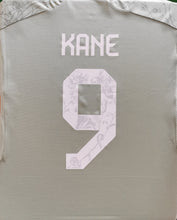 Cargar imagen en el visor de la galería, FC Bayern Sondertrikot Wiesn 2023 - Kane 9