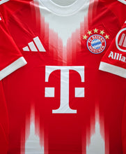 將圖片載入圖庫檢視器 FC Bayern 2025-2026 Home - Müller 25 Sonderflock