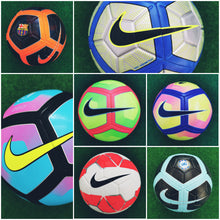 Laden Sie das Bild in den Galerie-Viewer, Fussball Nike Modelle Pitch &amp; Strike