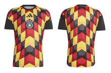 將圖片載入圖庫檢視器 DFB Herren WM 2026 Pre Match Schwarz Rot Gold
