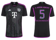 Laden Sie das Bild in den Galerie-Viewer, FC Bayern 2023-2024 Away - Beckenbauer 5