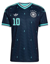 Laden Sie das Bild in den Galerie-Viewer, DFB WM 2026 Away - Musiala 10