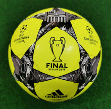 將圖片載入圖庫檢視器 Fussball UCL Final Berlin 2015 Capitano Gelb