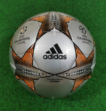 將圖片載入圖庫檢視器 Fussball UCL Finale 15 Capitano Silber