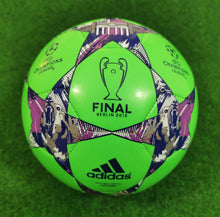 Cargar imagen en el visor de la galería, Fussball UCL Final Berlin 2015 Capitano Grün