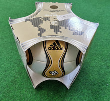 將圖片載入圖庫檢視器 Fussball Teamgeist Berlin Gold WM Finale 2006 OMB