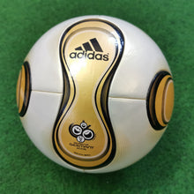 將圖片載入圖庫檢視器 Fussball Teamgeist Berlin Gold WM Finale 2006 OMB