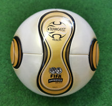 將圖片載入圖庫檢視器 Fussball Teamgeist Berlin Gold WM Finale 2006 OMB