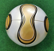 將圖片載入圖庫檢視器 Fussball Teamgeist Berlin Gold WM Finale 2006 OMB