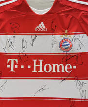 Load image into Gallery viewer, FC Bayern 2008-2009 Home TEAM Signiert