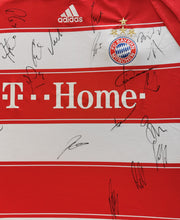 Load image into Gallery viewer, FC Bayern 2008-2009 Home TEAM Signiert