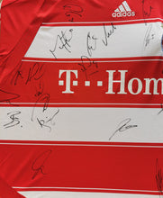 Load image into Gallery viewer, FC Bayern 2008-2009 Home TEAM Signiert