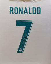 將圖片載入圖庫檢視器 Real Madrid 2017-2018 Home Signiert - Ronaldo 7