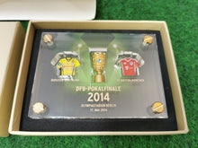 Cargar imagen en el visor de la galería, Miniatur in Glas I Gravur DFB Pokalfinale 2014 Berlin I Dortmund Bayern