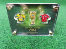 Load image into Gallery viewer, Miniatur in Glas I Gravur DFB Pokalfinale 2014 Berlin I Dortmund Bayern