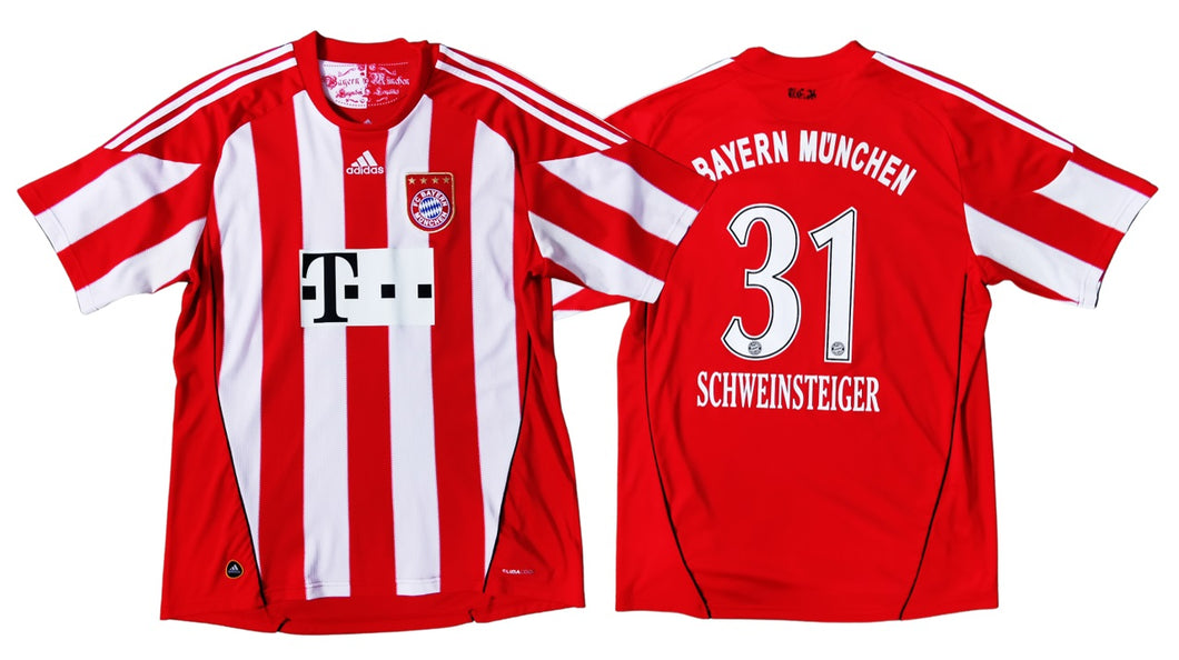 FC Bayern 2010-2011 Home - Schweinsteiger 31