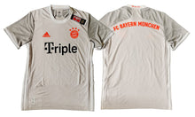 Laden Sie das Bild in den Galerie-Viewer, FC Bayern TRIPLE 2020 Away Limited Edition