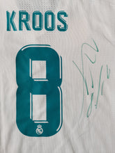 Laden Sie das Bild in den Galerie-Viewer, Real Madrid 2017-2018 Home Adizero Signiert - Kroos 8