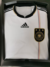 Laden Sie das Bild in den Galerie-Viewer, DFB WM 2010 Home Authentic Special Edition Box