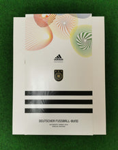 Cargar imagen en el visor de la galería, DFB WM 2010 Home Authentic Special Edition Box